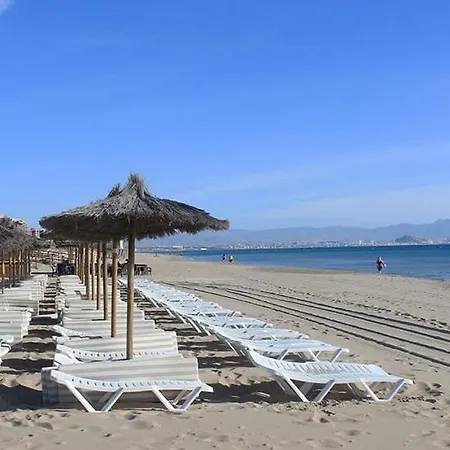 Muy Cerca Del Mar. *
